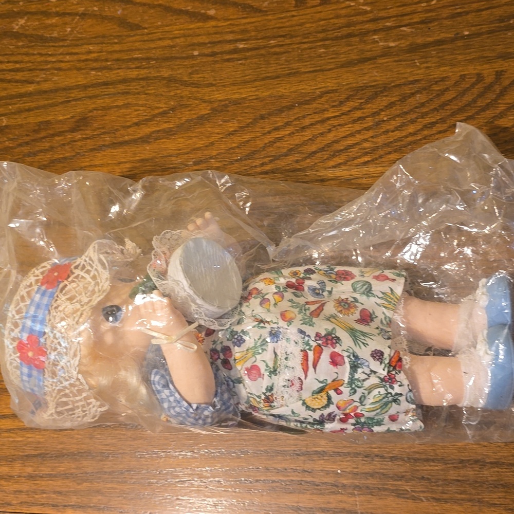 Precious Moments Doll Garden of Friends BLOSSOM August #1462 1st Ed.